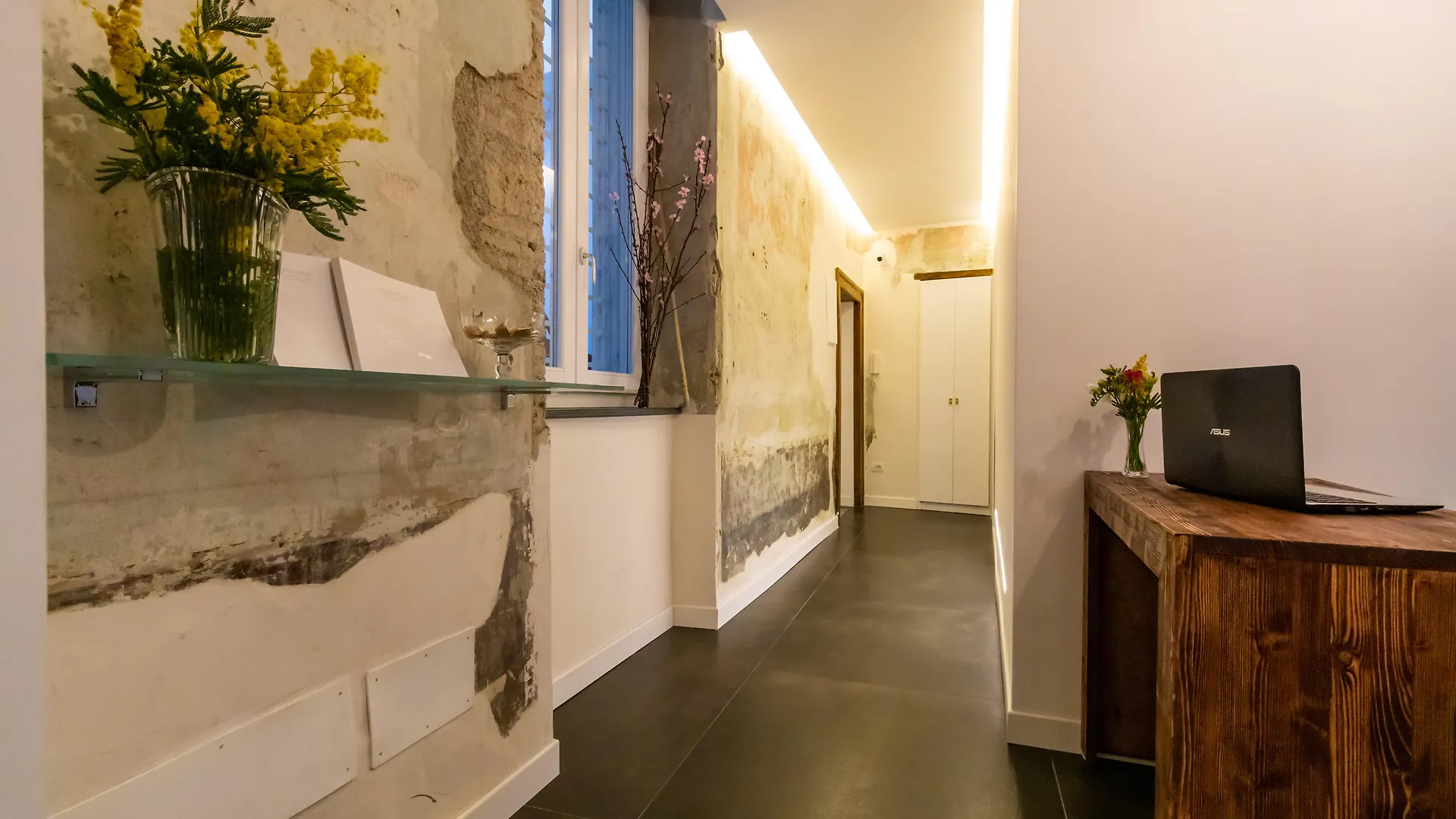 Santa Chiara Inn Naples 4*,